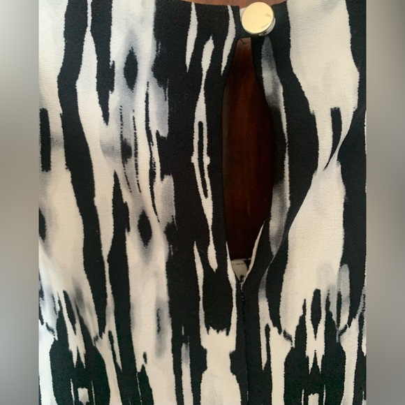 CALVIN KLEIN sleeveless black & white top, large - Picture 3 of 4